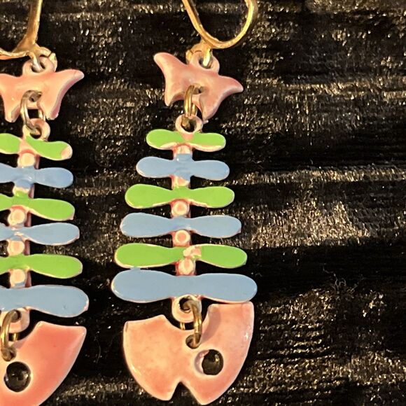 Vintage Dangling Articulated Enamel On Metal Fish Clip On Earrings Pink Teal - Picture 4 of 9